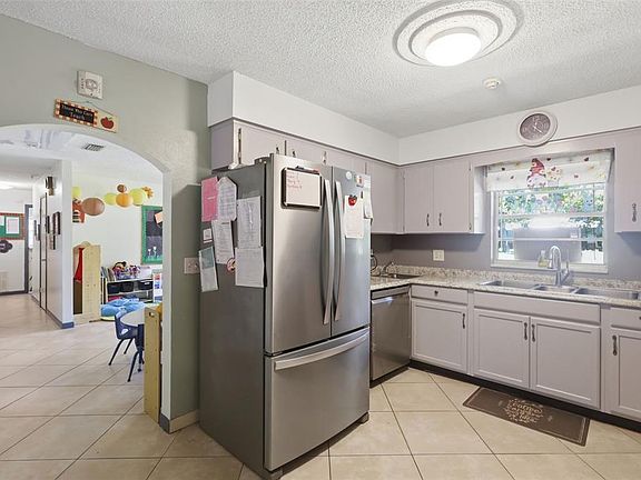 4th image of 601 N Peach St