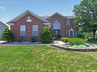 27886 Bluebird Dr, Flat Rock, MI 48134