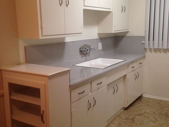 5th image of 1025 Melrose Ave APT 4