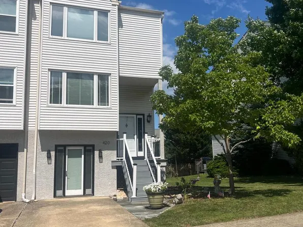 420 Pleasant Valley Dr, Conshohocken, PA 19428