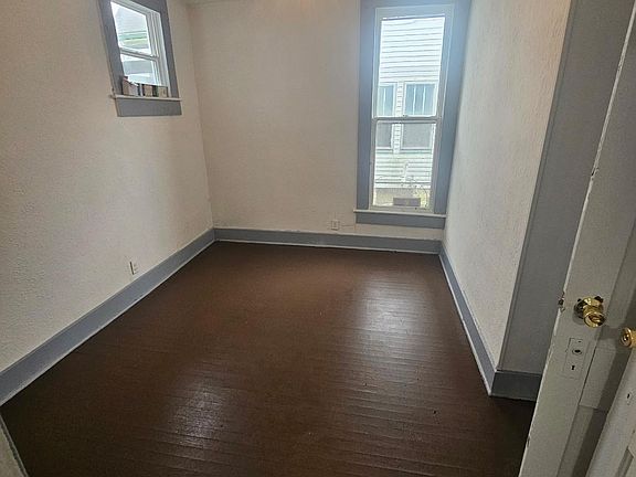 4th image of 716 W 5th St #1