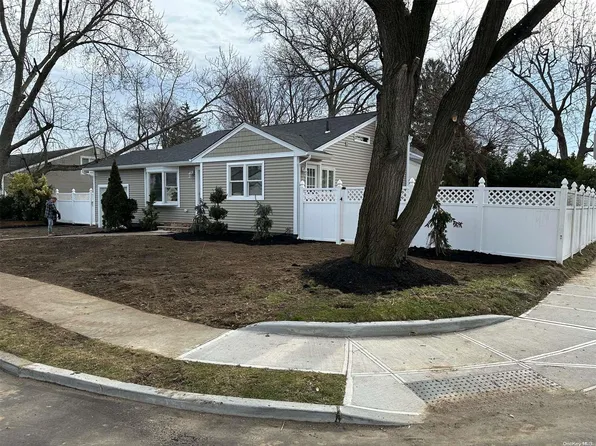 10 Chyam Street, North Babylon, NY 11703