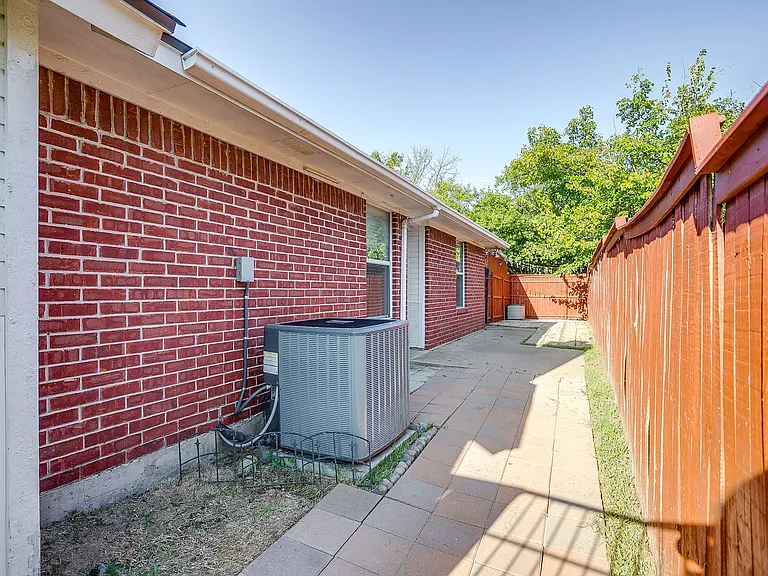 5323 Northridge Blvd — Photo 42