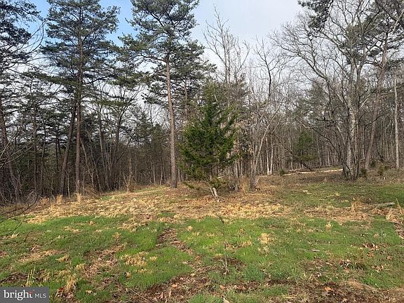 5th image of 401 Charles Way