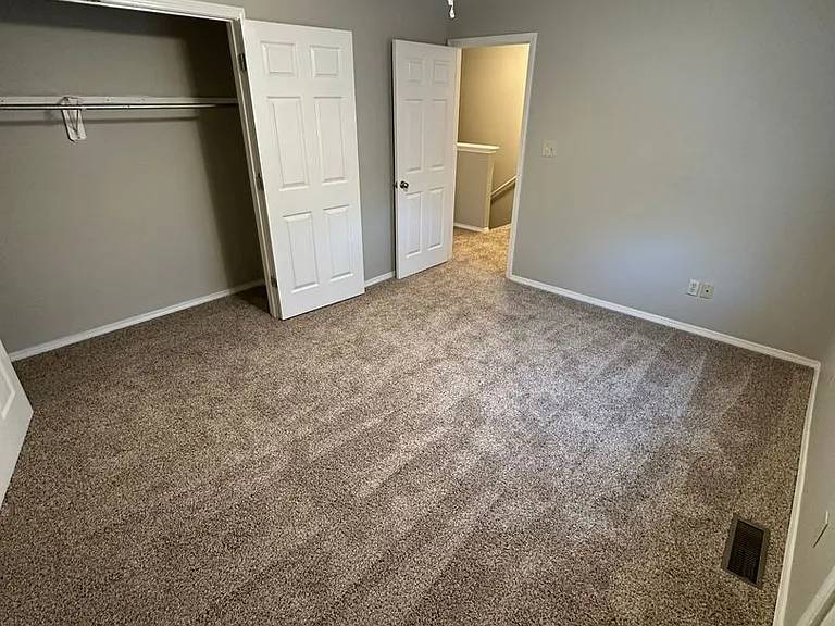 411 Valley Dr — Photo 4