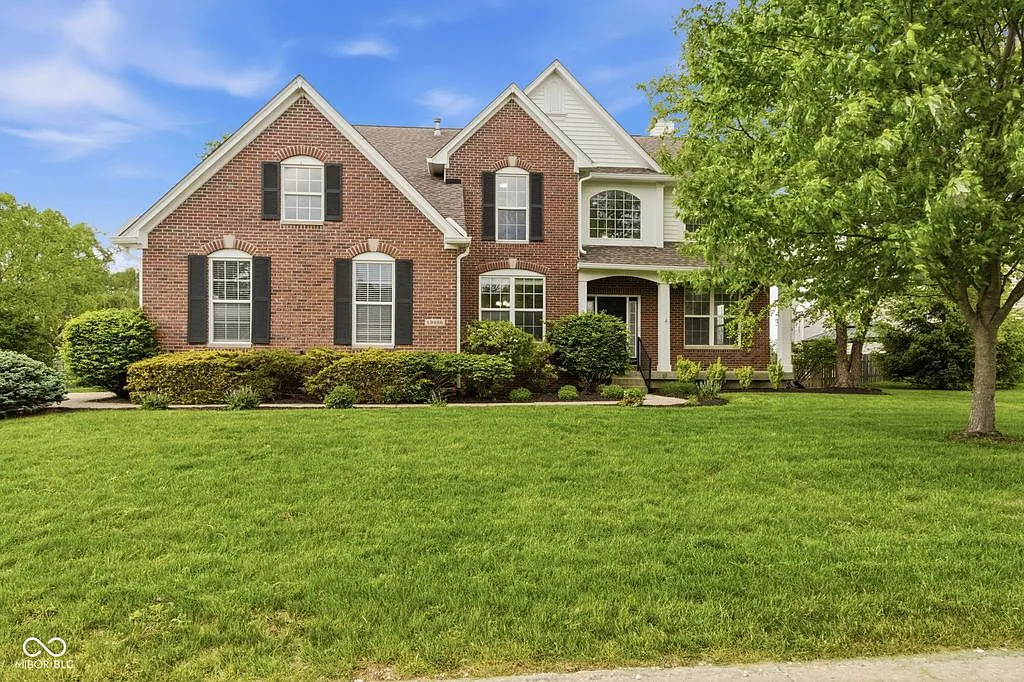 5 bed, 4656 sqft, $5,500 — Photo 1