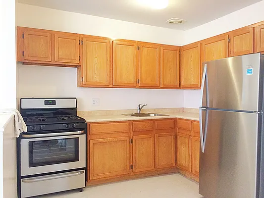 Rented by Bedford Realty USA Corp | media 6