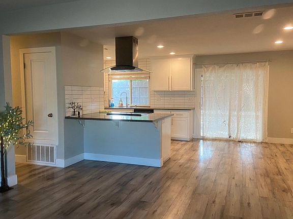 3rd image of 4216 Goldsmith Ct