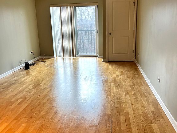 4th image of 2272 S Archer Ave Unit 3C