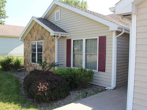 3rd image of 318 Commanche Ct