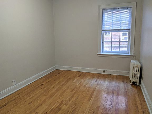 3rd image of 1454 Oak Ave #1