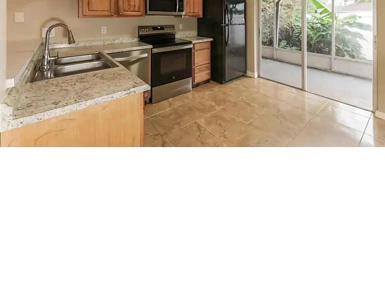 2628 W Bloch Rd — Photo 2