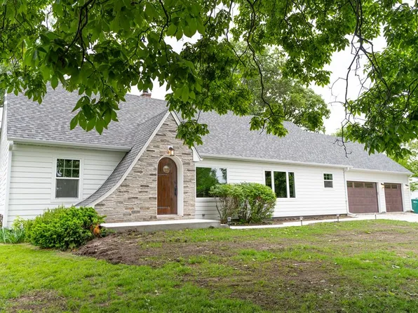 603 Sunset Dr, Macon, MO 63552