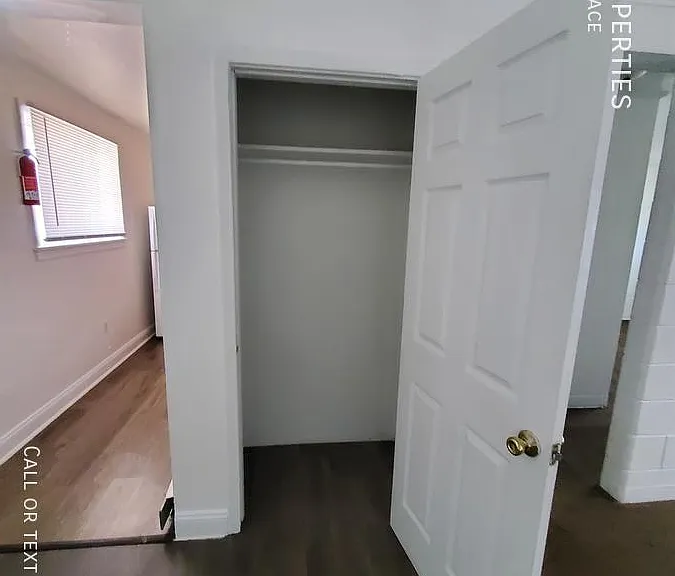 77 Harvey Pl — Photo 6