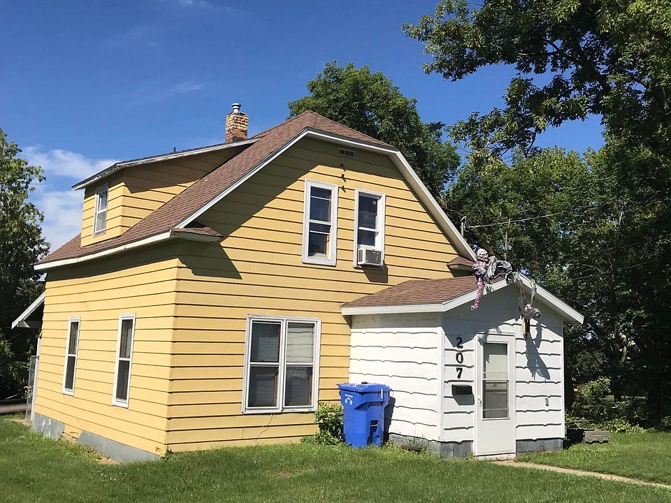 2nd image of 207 E Maple Ave