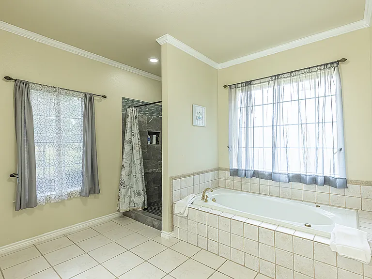 1606 S Hyde Park Ave — Photo 10