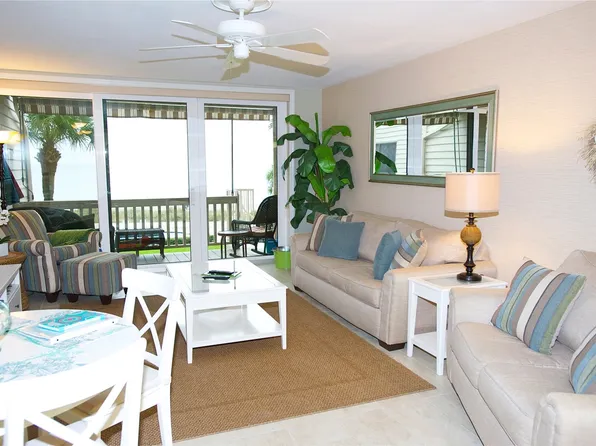 2000 Gulf Blvd APT 10, Belleair Beach, FL 33786
