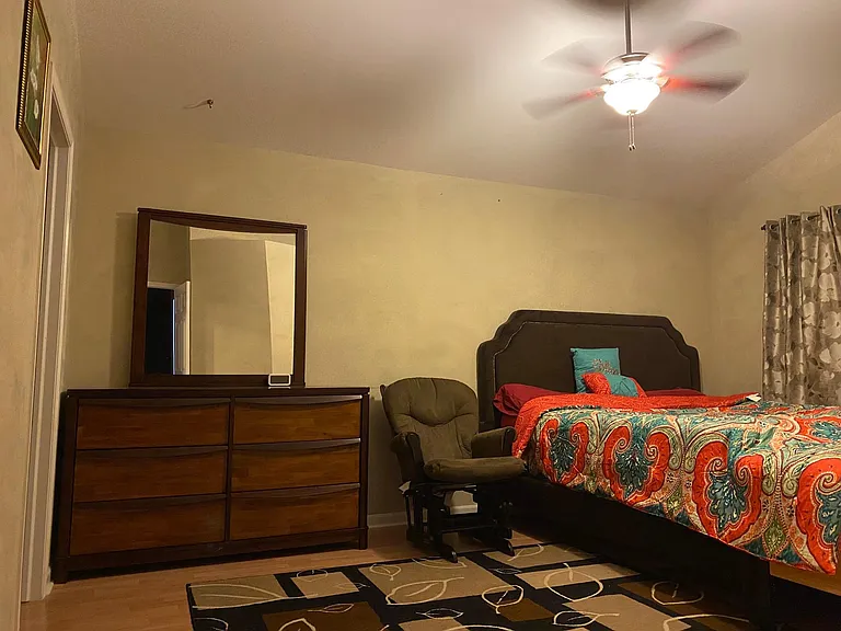 2424 Lexington Ln — Photo 18