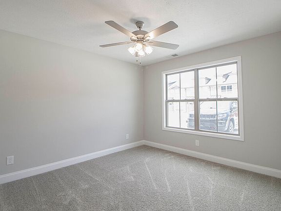 3rd image of 1000-601 Henry Place Blvd