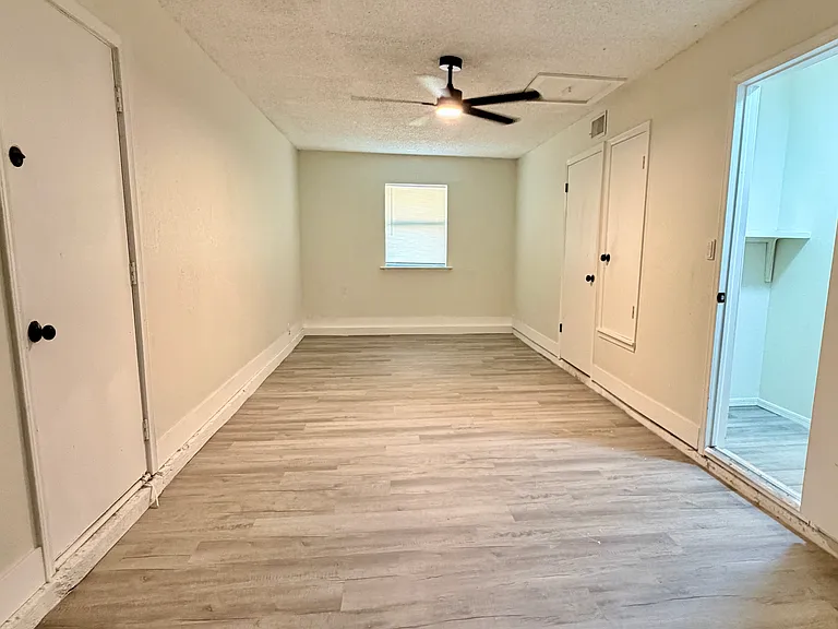 212 E Maple Ave — Photo 9