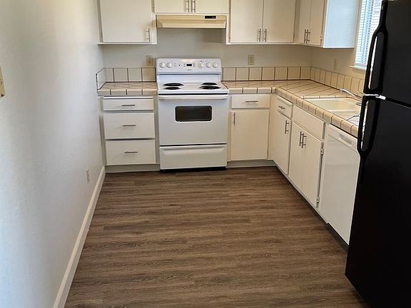 5th image of 1460 Eastwood Ave Unit E