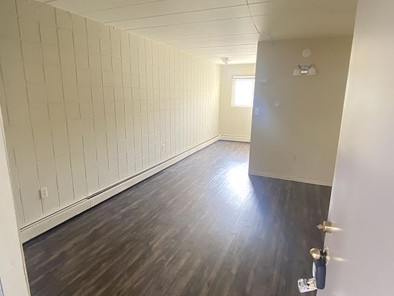 2nd image of 801 W Hill St #10907121