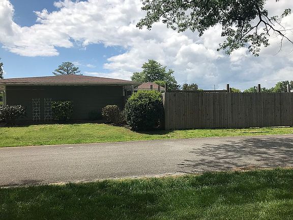 3rd image of 6123 Sherwood Dr