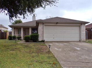 3020 Heritage Ln, Forest Hill, TX 76140
