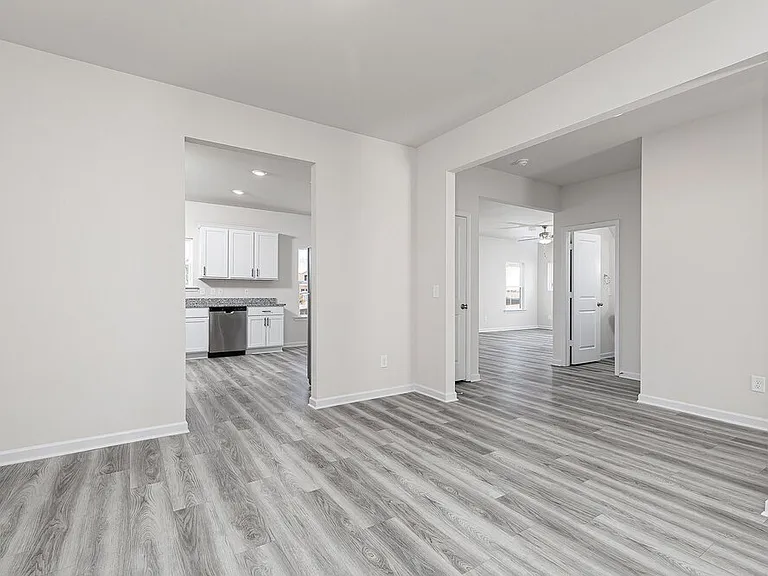639 Mackenzie Cv — Photo 14