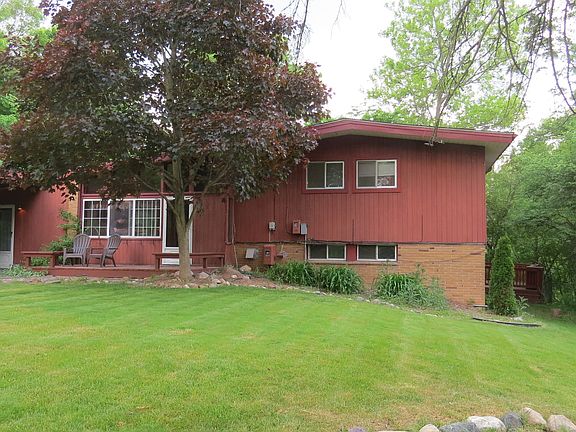 2nd image of 23451 Cliffview Ct