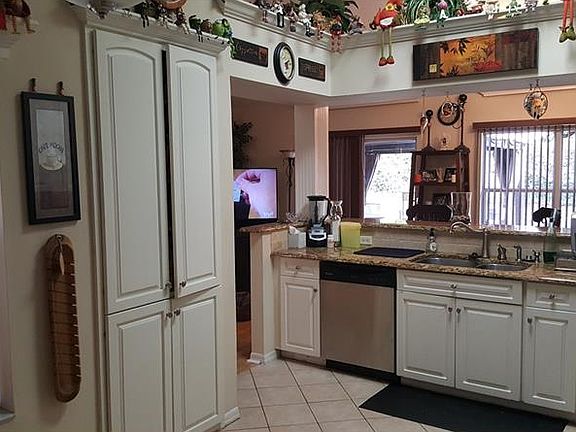 4th image of 2721 Maywood St