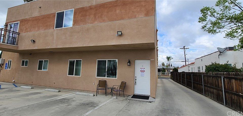 1st image of 11606 Hamlin St #5