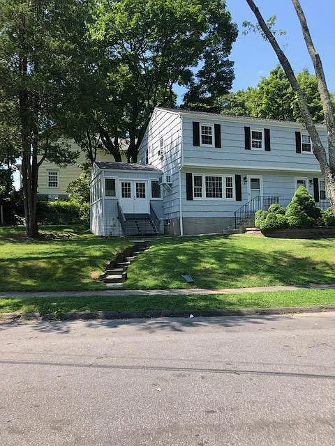 8 E Hills Dr — Photo 1