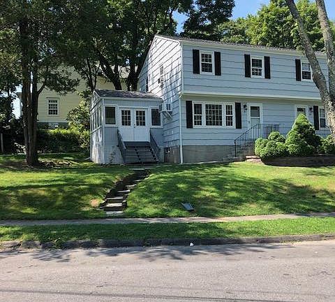 3rd image of 8 E Hills Dr