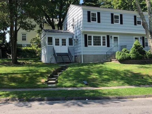 8 E Hills Dr, New Canaan, CT 06840 – 3-bedroom rental in New Canaan