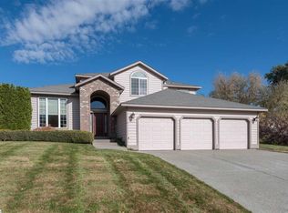 220 Hartwood St, Richland, WA 99352