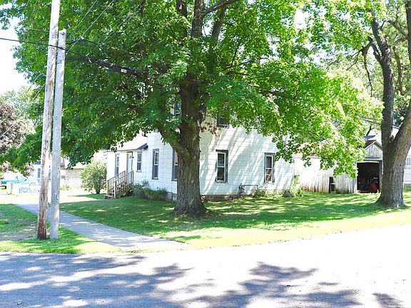 2nd image of 40 Railroad St