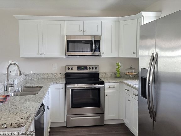 3rd image of 129 Woodside Dr
