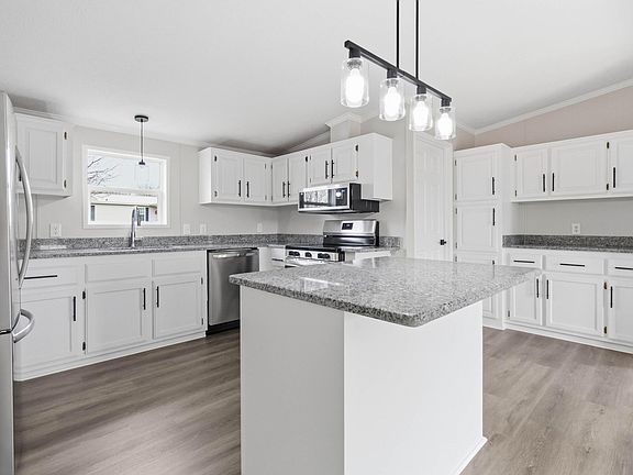 5th image of 120 Derby Dr