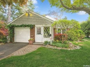 268 Nassau Rd, Huntington, NY 11743