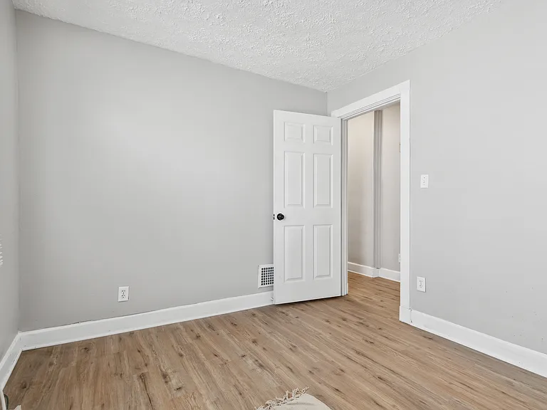 619 N Gray St — Photo 18