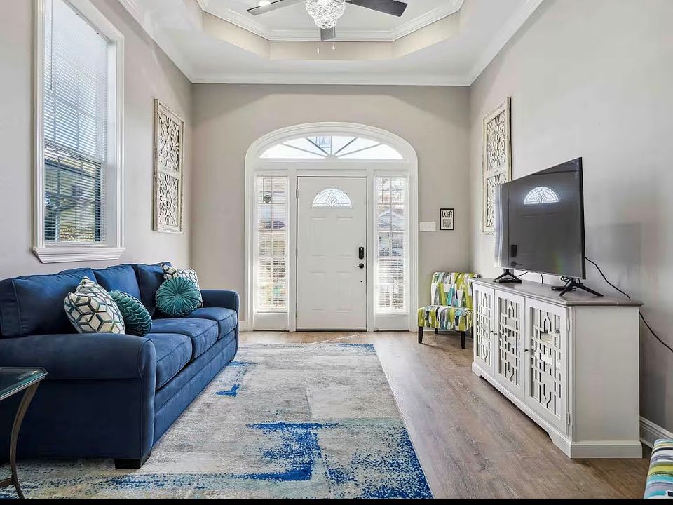 1st image of 521 S Scott St #523