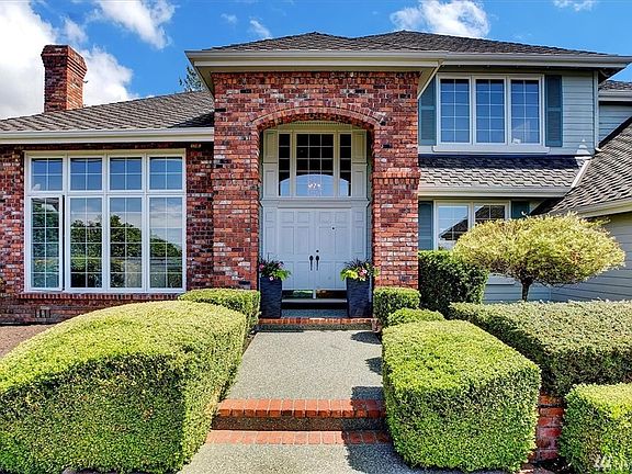 Grand entry to a lovely home