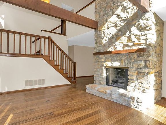 3rd image of 540 Copley Pl