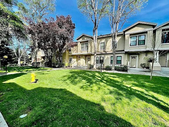 3rd image of 959 La Mesa Ter Unit G