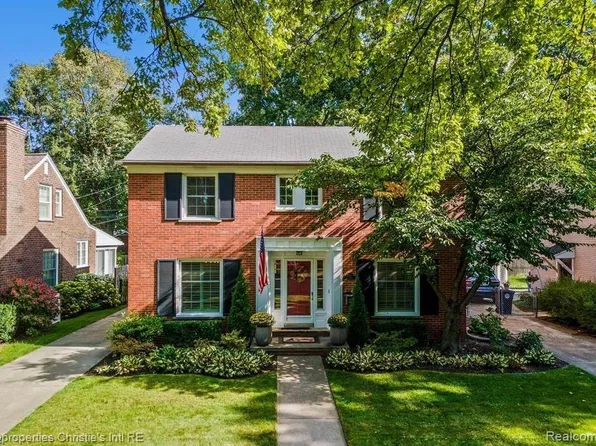 286 Mount Vernon Ave, Grosse Pointe Farms, MI 48236