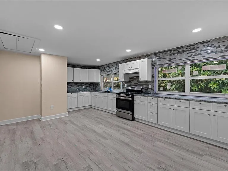 2825 N Taliaferro Ave — Photo 13