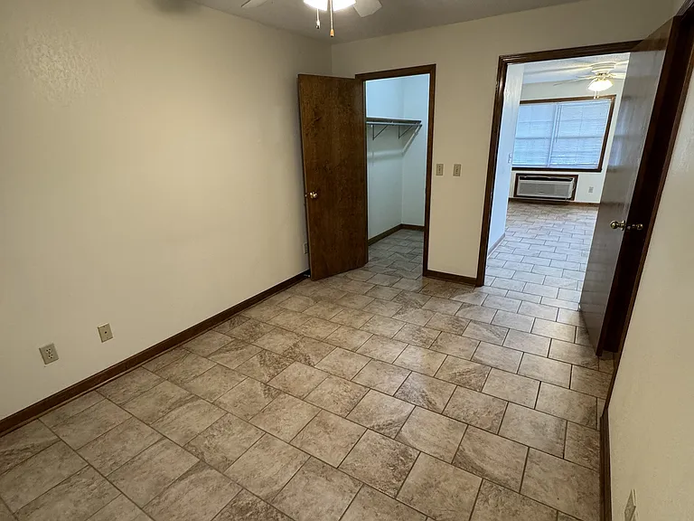 213 Brentwood Dr #J — Photo 3