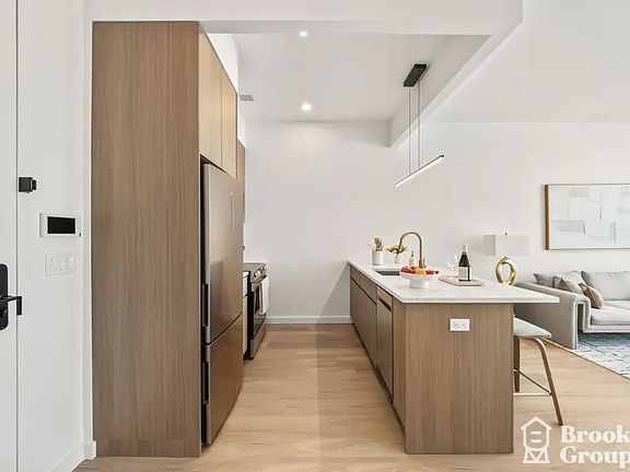 3rd image of 556 Baltic St #504