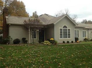 38 Stone Ridge Blvd, Hermitage, PA 16148